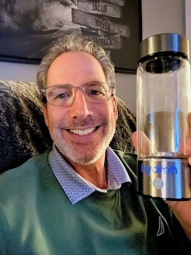 Klant gebruikt De Vitaliteits Fles op werk